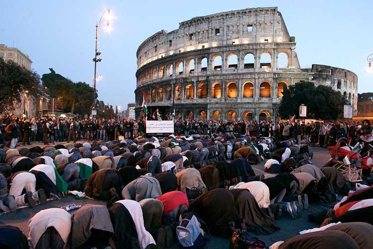 Muslims praying Rome